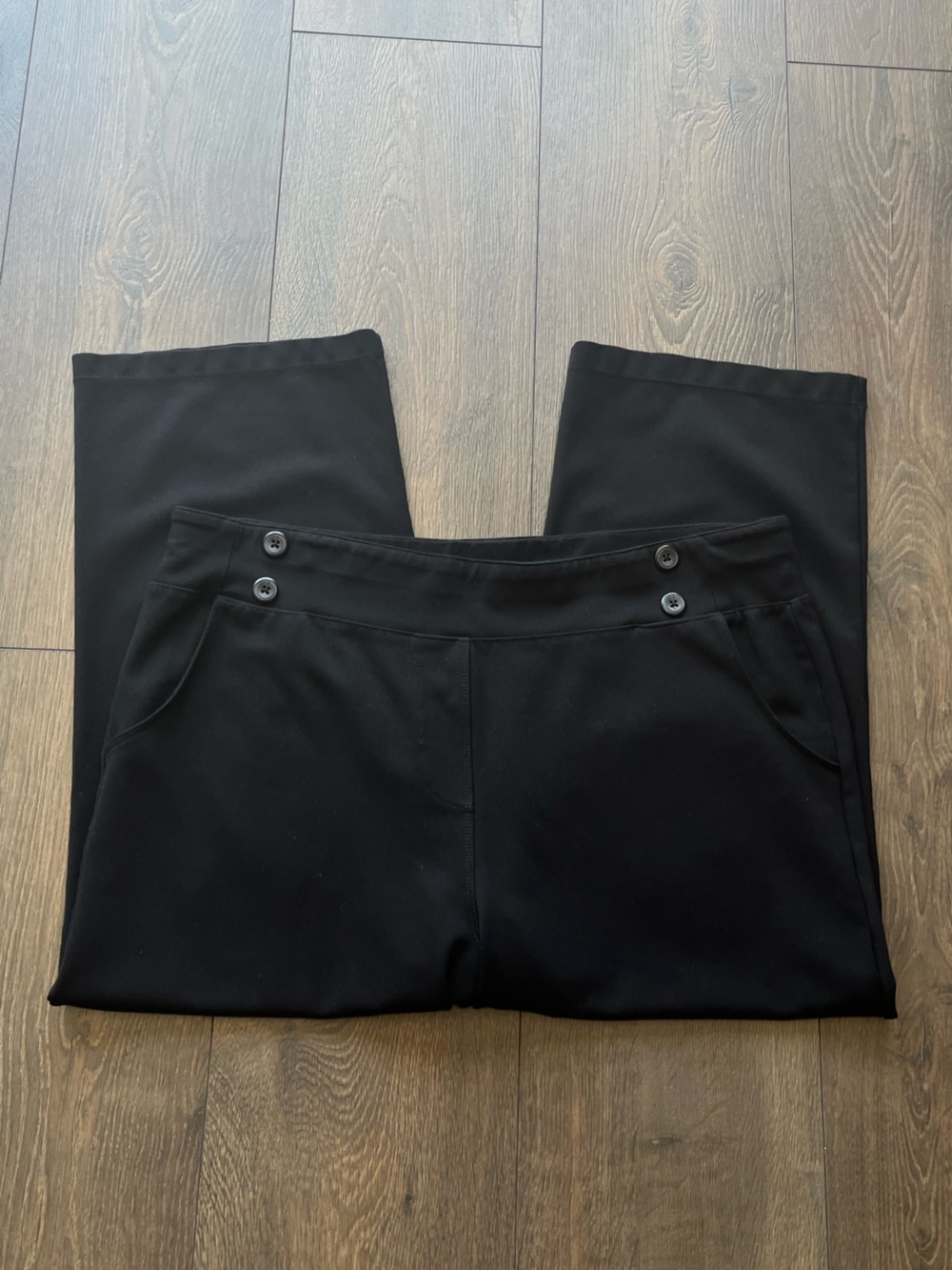 NWOT Willit Cropped Capri Pants